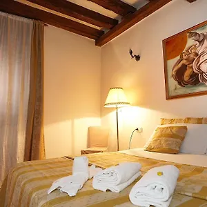 Rialto Laura Apartment